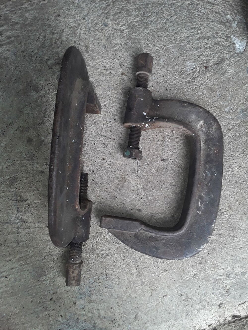 TRES GROS SERRES JOINTS
Bricolage