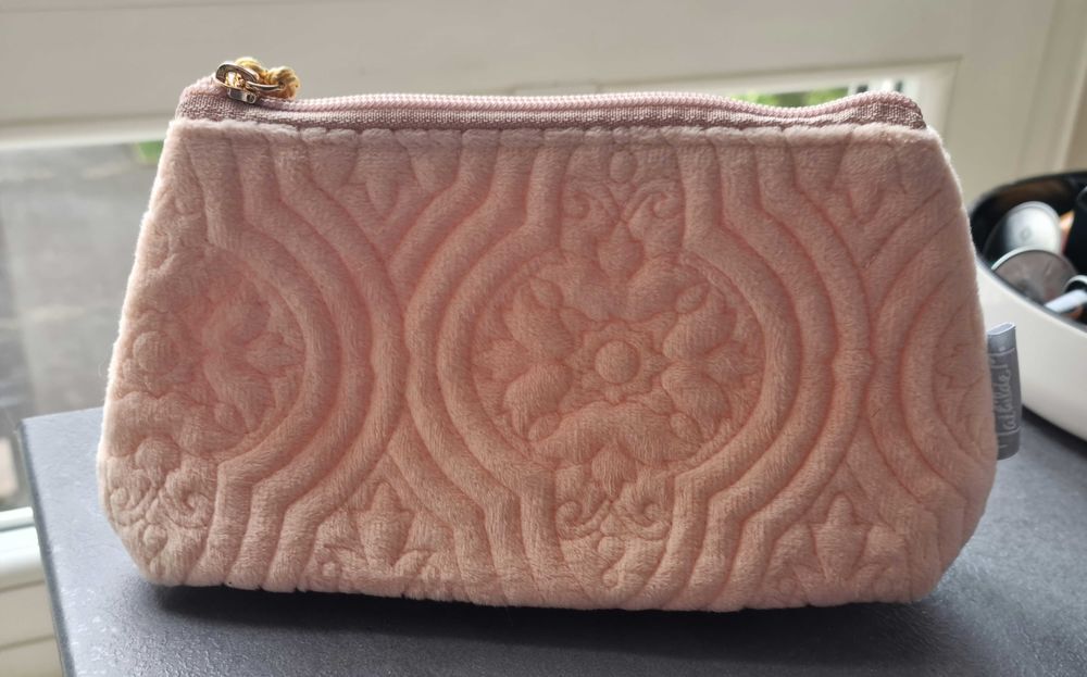 Trousse de toilette Neuve. Marque Mathilde M Maroquinerie