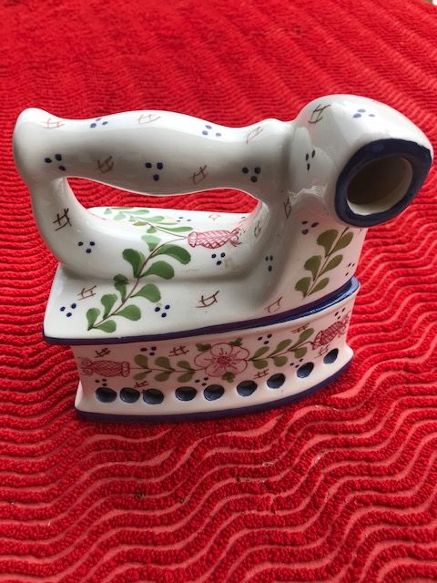 Fer à repasser en porcelaine 15 Mottier (38)
