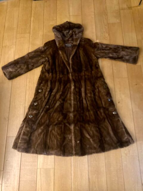 Très ample manteau de fourrure en vison avec capuche 600 Paris 14 (75)