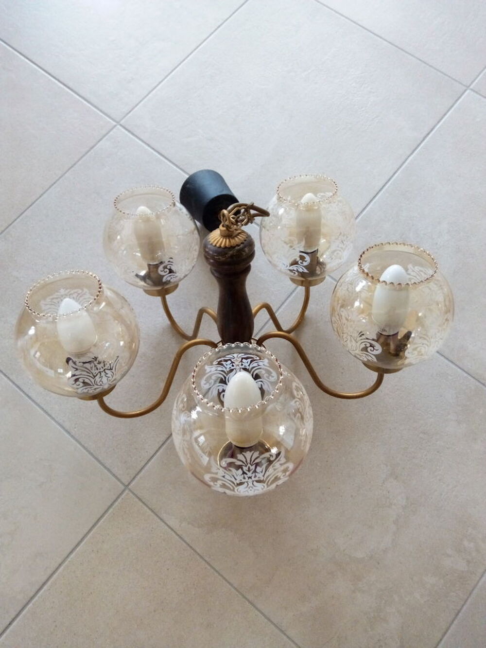 LUSTRE 5 BRANCHES AVEC GLOBES BOIS METAL DORE Décoration