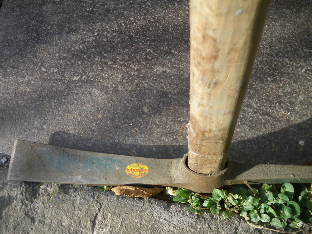 Pic de terrassier neuf Bricolage