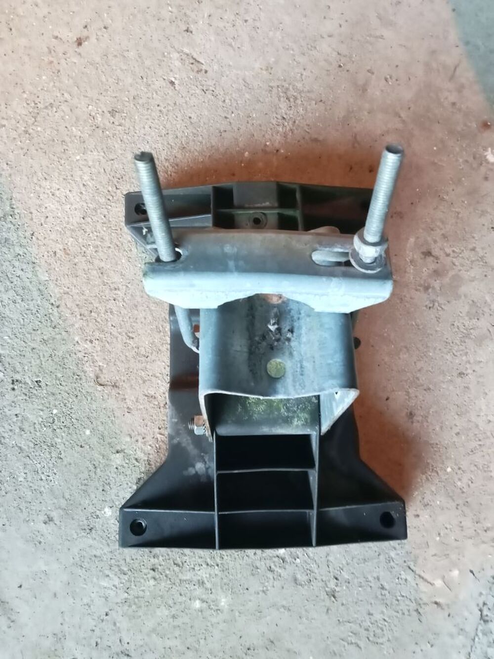 Fixation pour antenne parabolique Bricolage