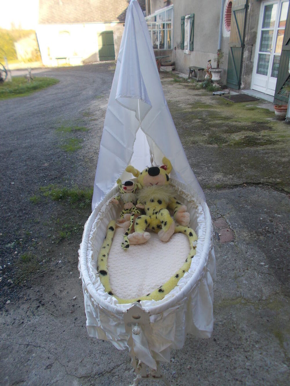 Ancien berceau en fer forg&eacute; faire prix Mobilier enfants