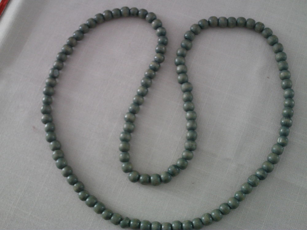 Vieux sautoir perles de bois vert N&deg; 1102 Bijoux et montres