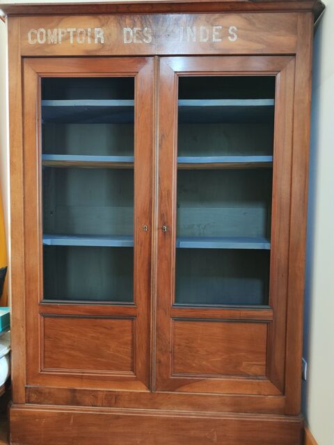 Armoire bois inscription  COMPTOIR DES INDES  400 Ménigoute (79)