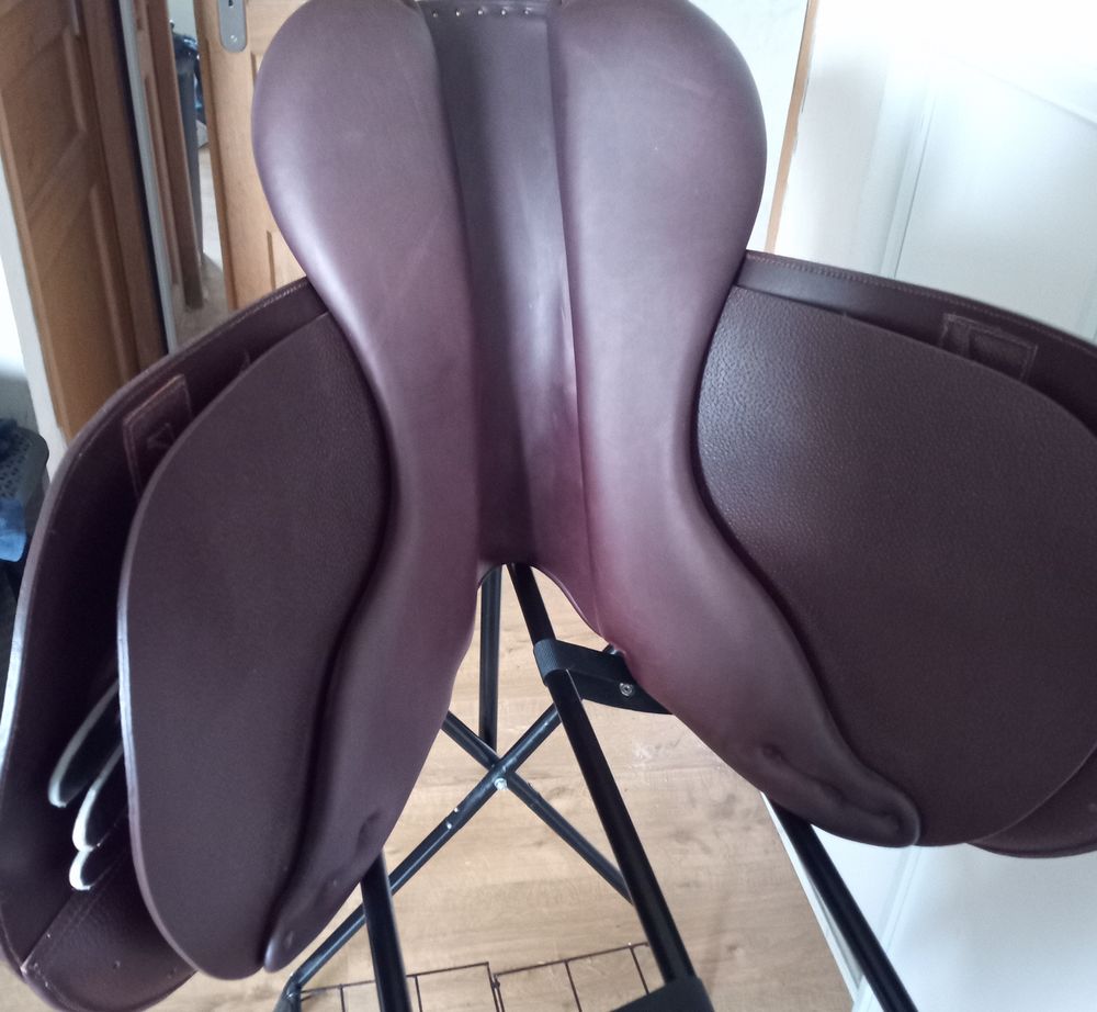 Selle childeric FMP 17.5" neuve Sports