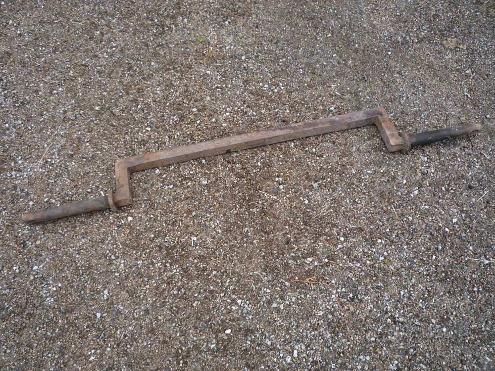 Essieu ancien fer forg&eacute;,135,5cm , carr&eacute; 3cm x 3cm (G) Bricolage
