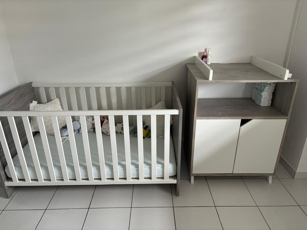 berceau &eacute;volutif et armoire/commode Mobilier enfants