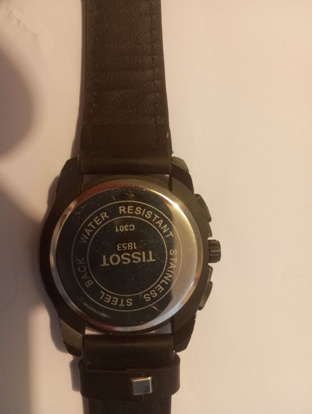 Montre Tissot cadran dor&eacute; et bracelet cuir noir Bijoux et montres