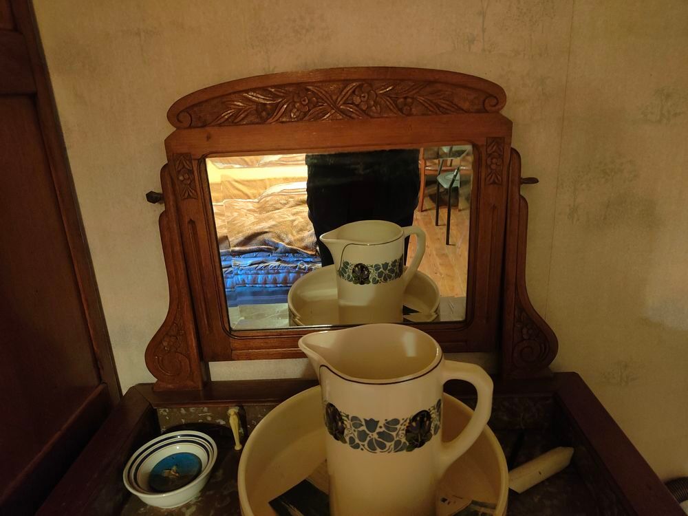 meuble lavabo avec vasque, broc et support savon Meubles