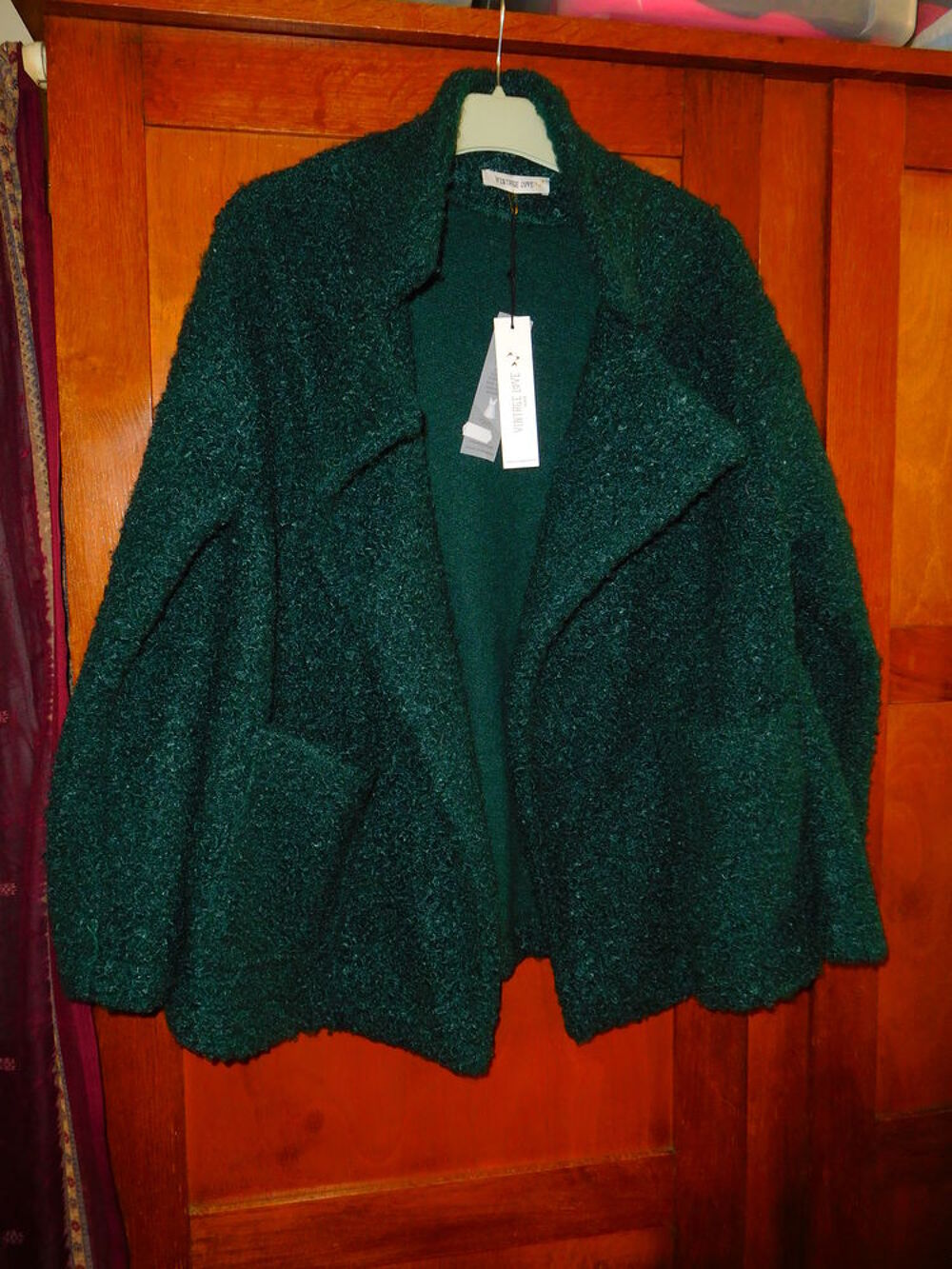  deux jolies vestes neuves Vêtements