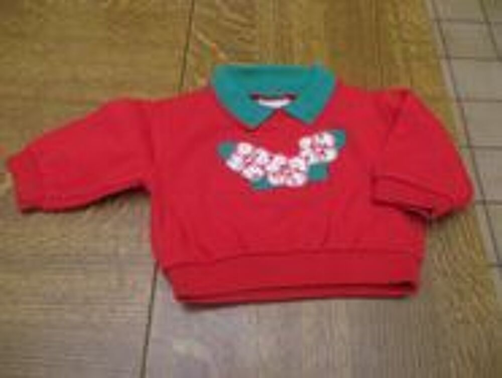 Tee shirt rouge avec motif fleurs et col vert 3 mois Vêtements enfants