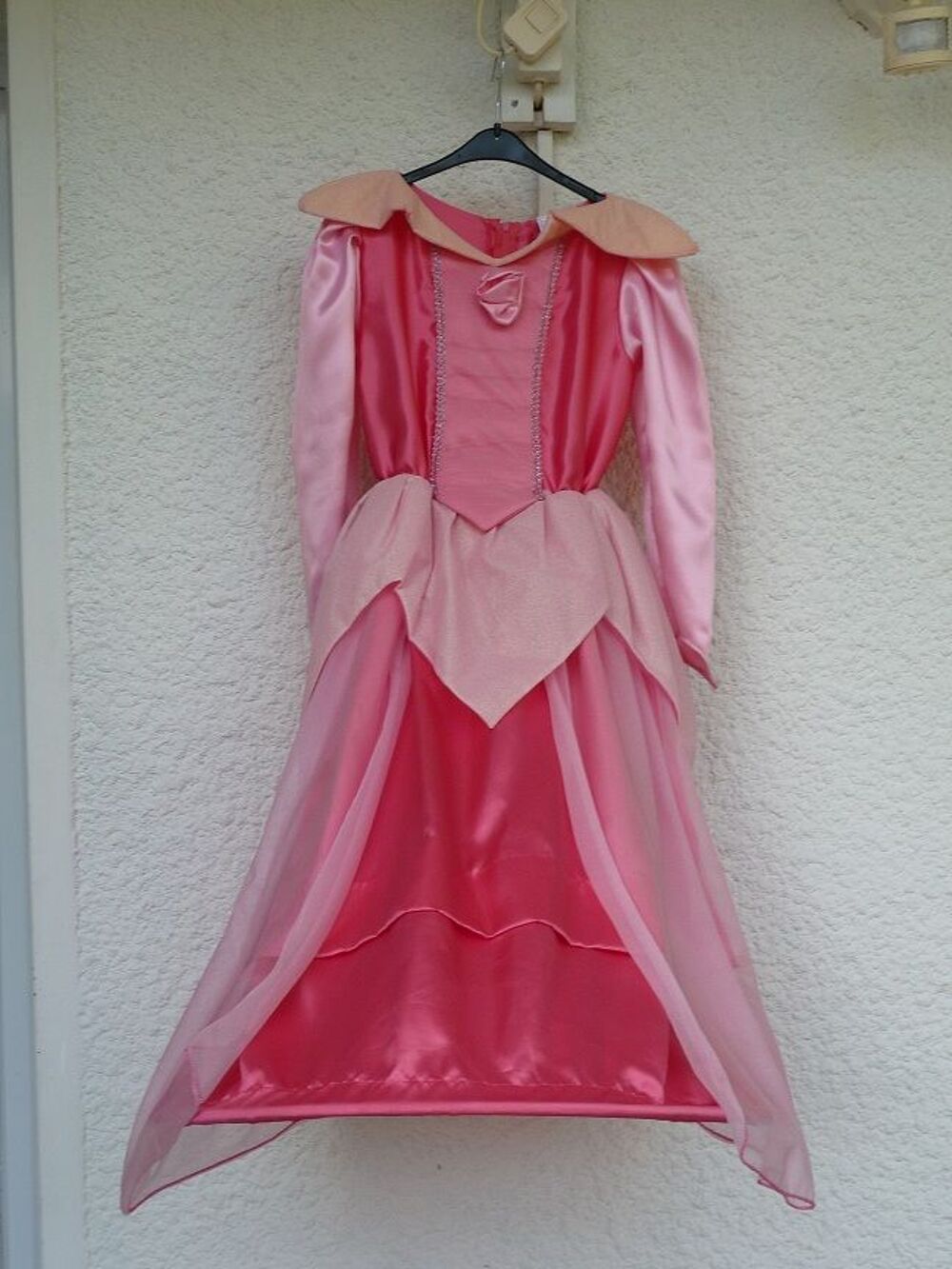 Robe La Belle au Bois Dormant avec crinoline DISNEYLAND Jeux / jouets