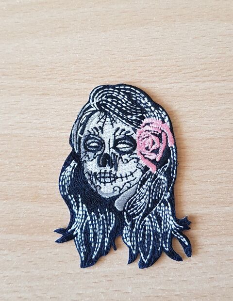 Ecusson brod� 
tatooed girl skull face rose
8x5 cm
5 Carnon Plage (34)