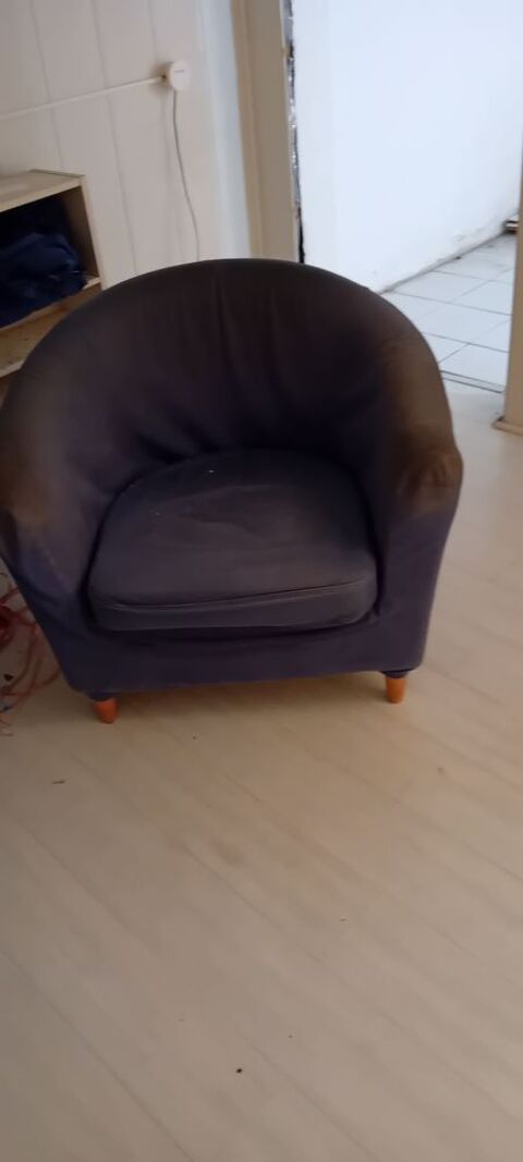 2 fauteuils Ikea Bleu pour 10 euros ( + housses de rechange) Lomme (59)
