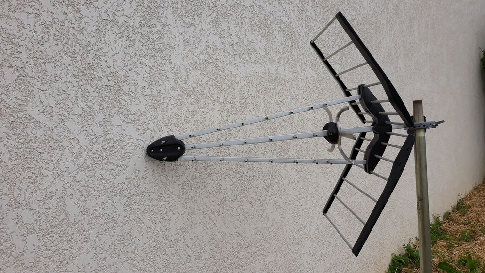 Antenne TNT avec mat Photos/Video/TV