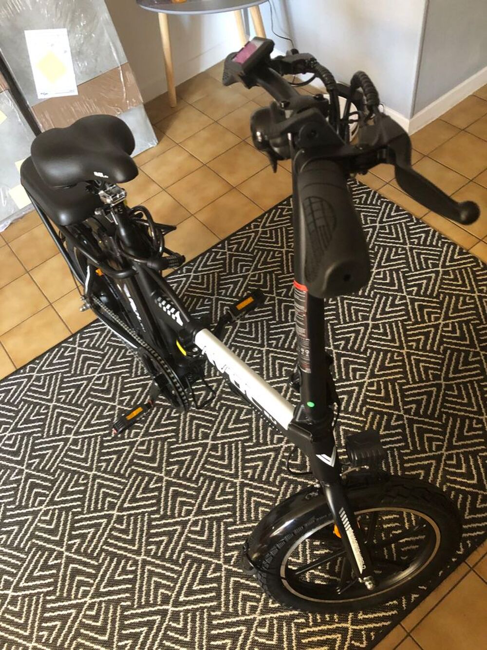 V&eacute;lo &eacute;lectrique pliable d&eacute;brid&eacute; 32 km/h Vélos