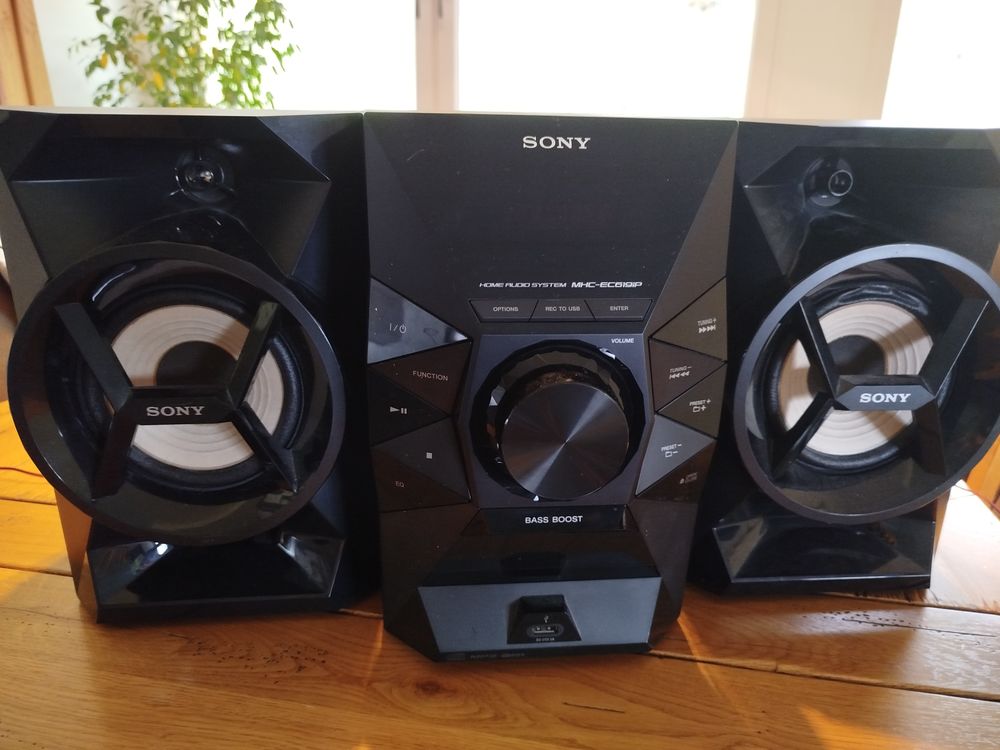Cha&icirc;ne Hi-fi sony
CD
Compatible avec Iphone Audio et hifi