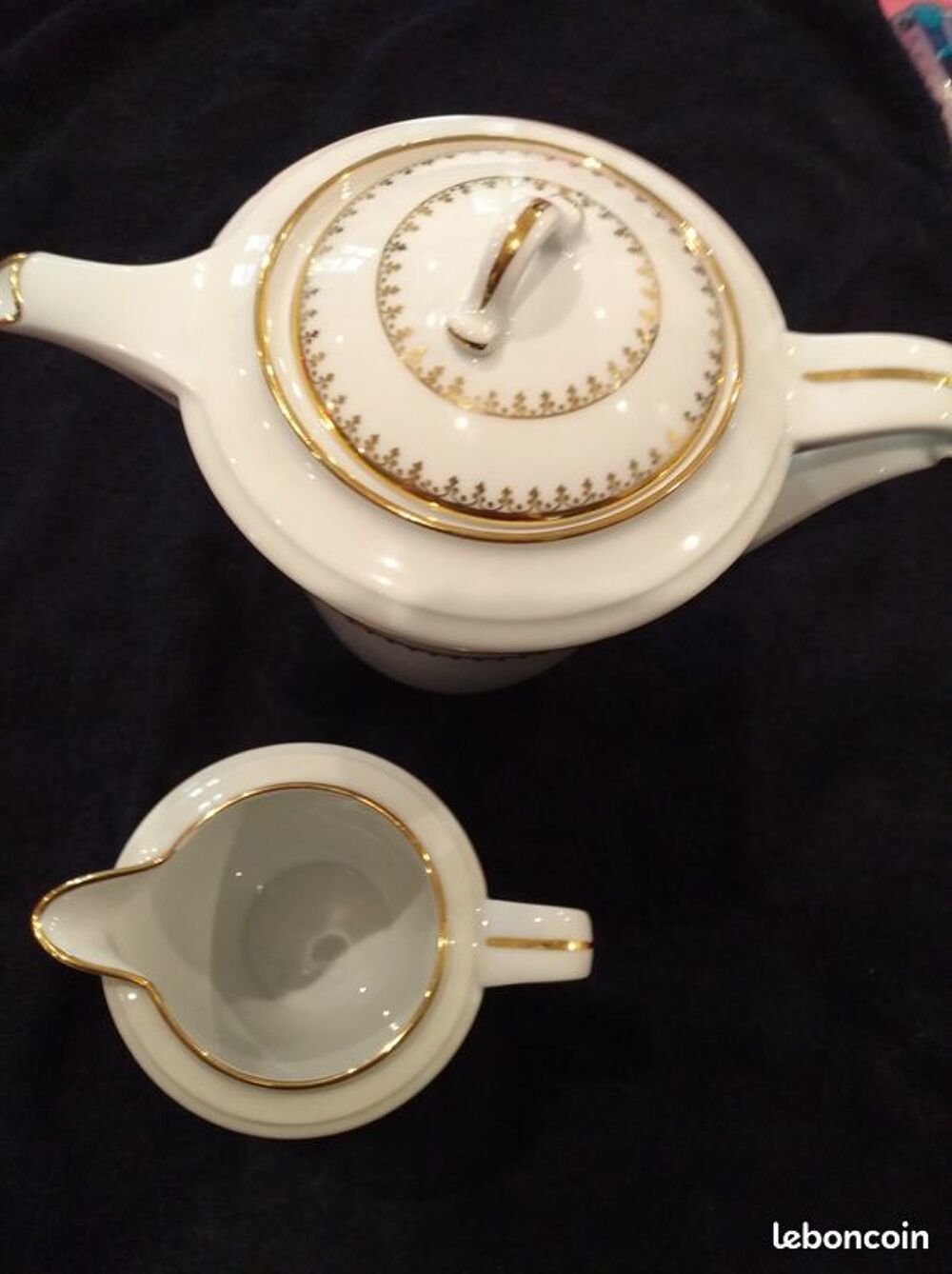 Cafeti&egrave;re, pot &agrave; lait porcelaine de Limoges estampill&eacute;s U.C Décoration