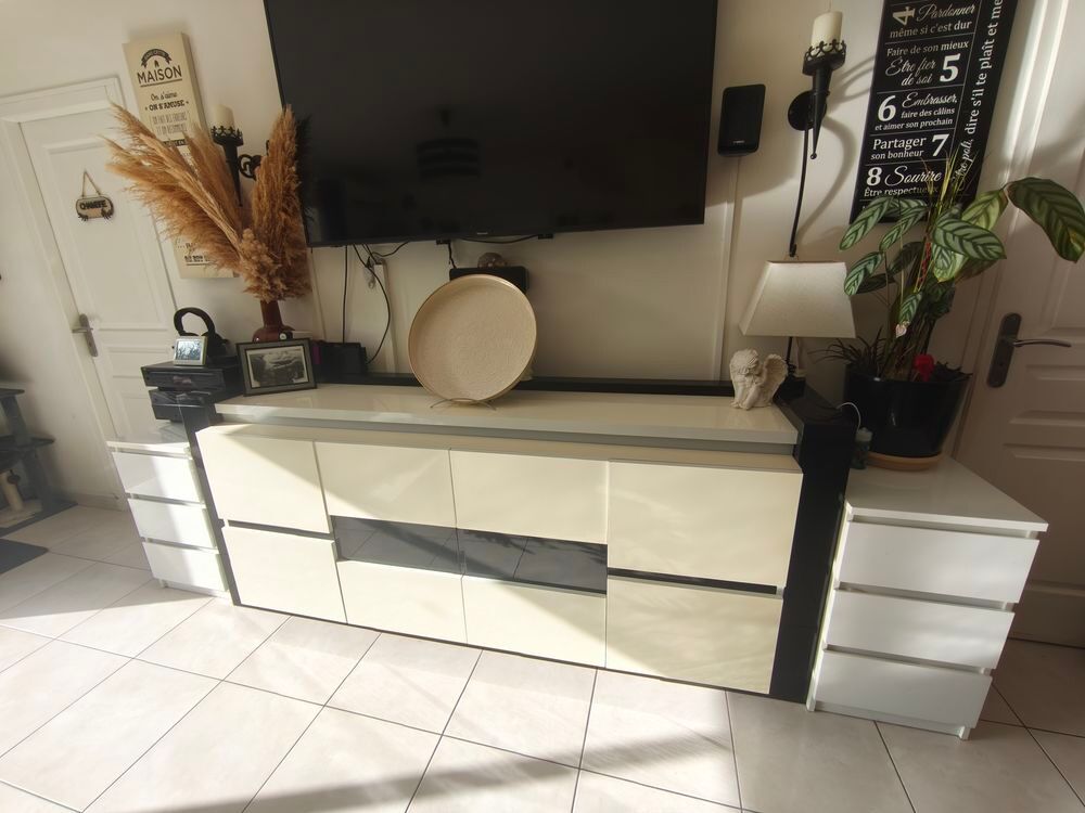 bahut 4 portes blanc et noir laqu&eacute; +table de salon Meubles