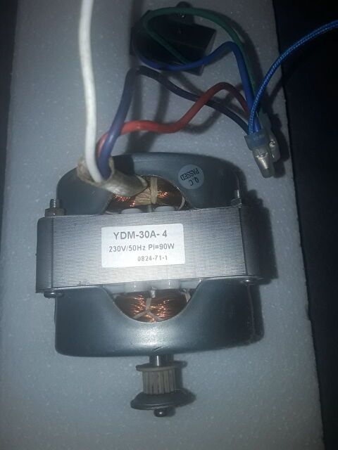 Moteur à courant alternatif pour machine à pain, YDM-30T-4A, Serres-Castet (64)