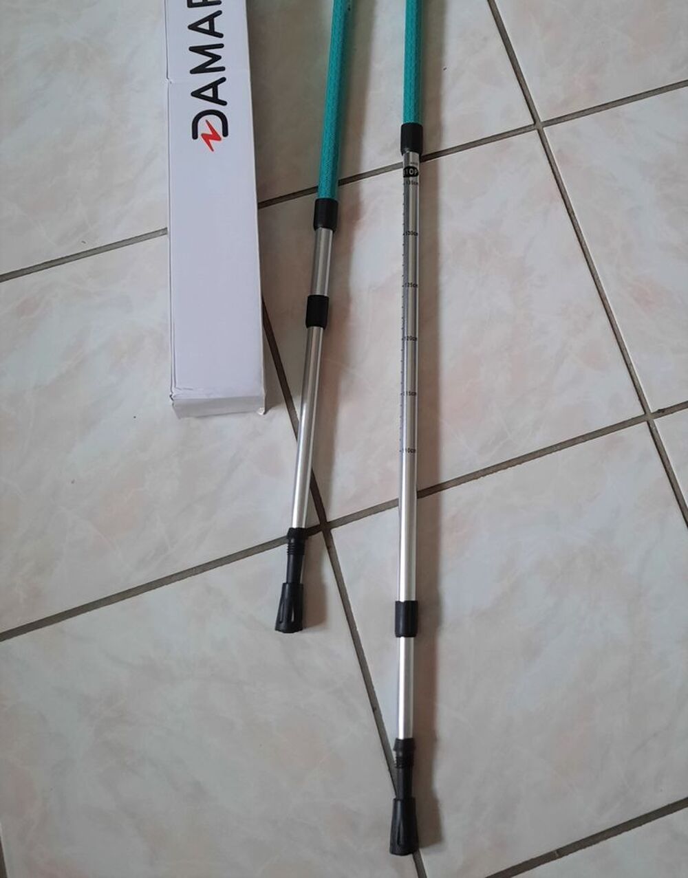 Lot de 2 batons de marche nordic - batons de randonn&eacute;es neuf Sports