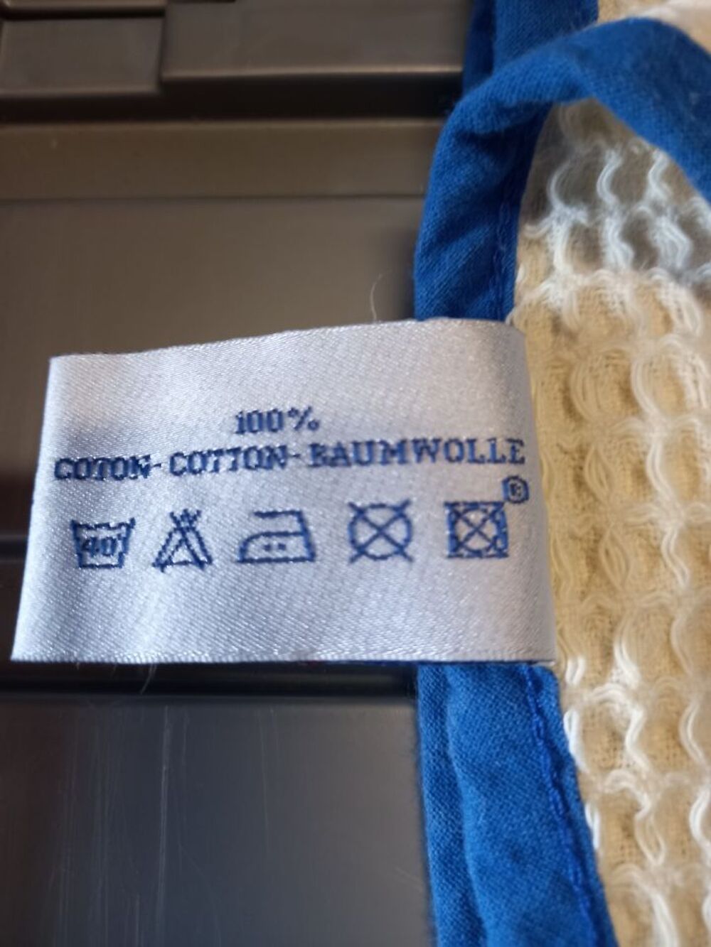 Essui mains rond nid d'abeille cr&egrave;me et bleu marque Alsa Bro Décoration