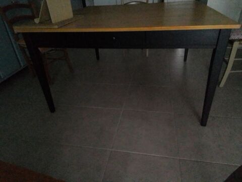 Grande table carr� contemporaine 250 Ch�tillon-Saint-Jean (26)