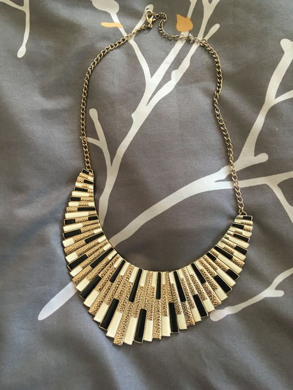Collier ethnique en m&eacute;tal Bijoux et montres