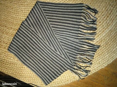 �charpe Zara grise et noire 5 Beauchamp (95)
