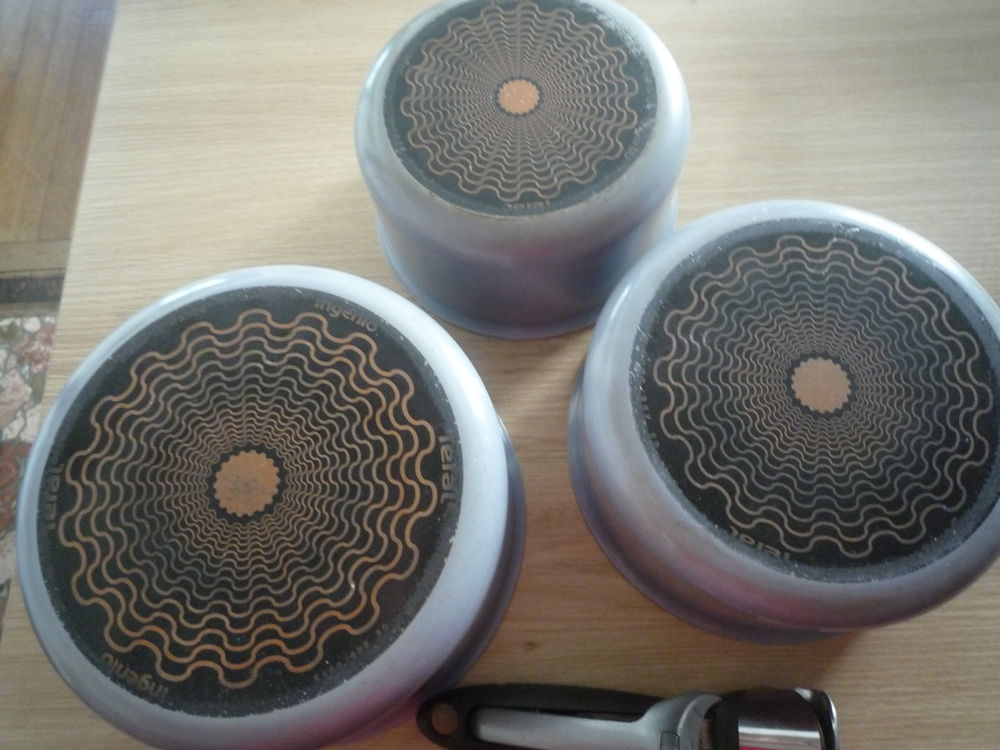 3 casseroles grises Tefal, Electroménager