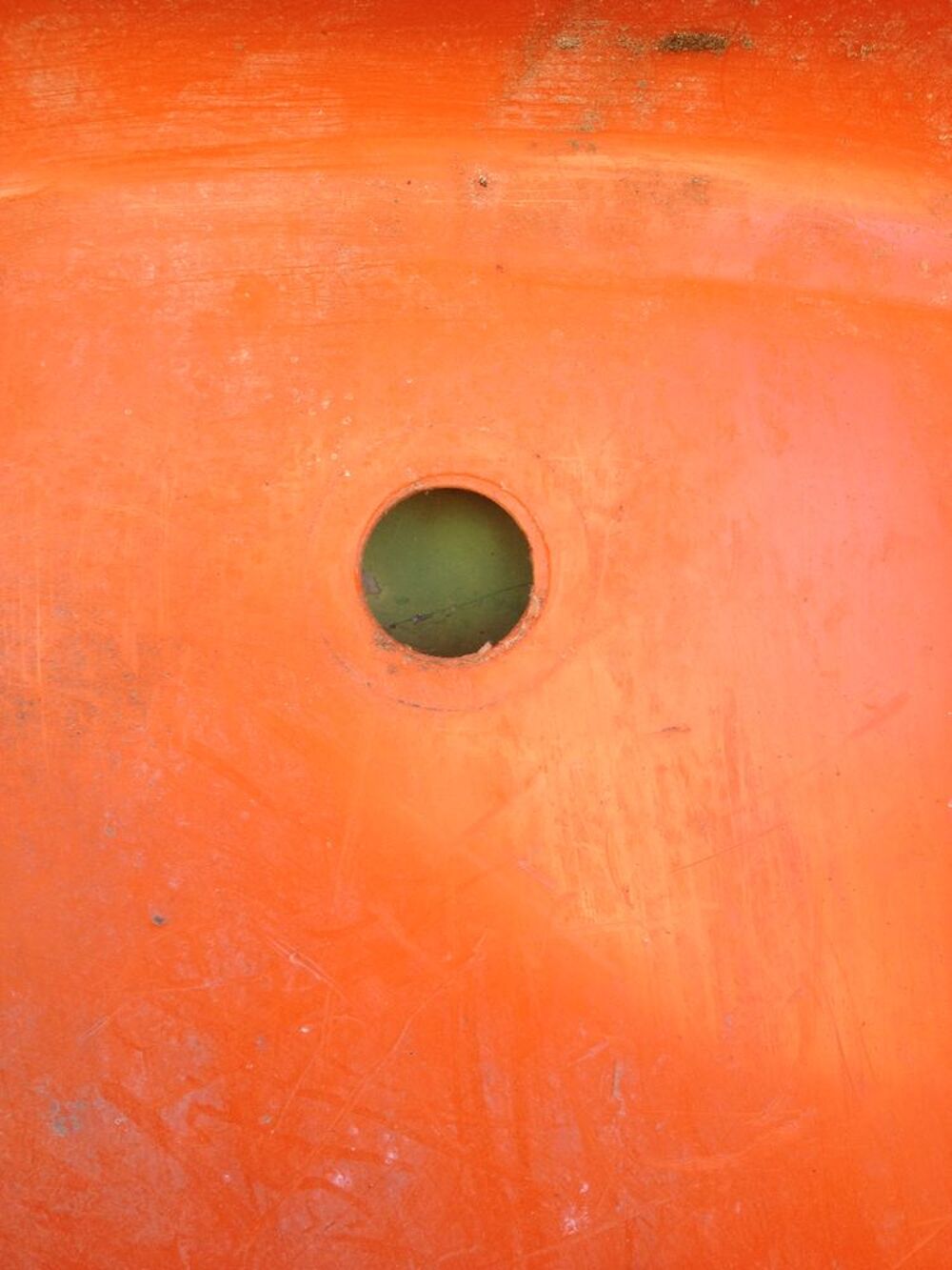 Ancienne baignoire pour b&eacute;b&eacute; de couleur orange Puériculture