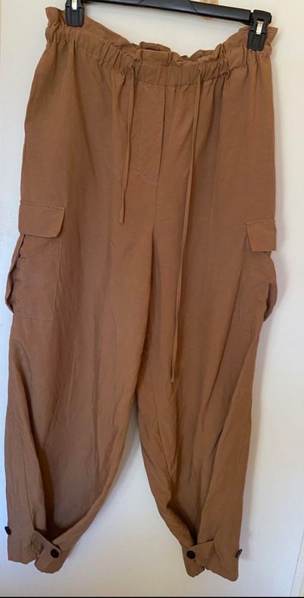 Pantalon d'&eacute;t&eacute; wide-leg &agrave; base de Lin et de fibres de bois, &eacute;cologique et ultra-l&eacute;ger, Etat Neuf, Taille 46 Vêtements