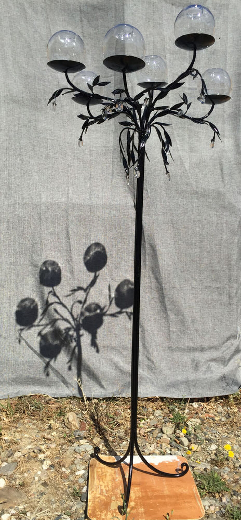 Cand&eacute;labre noir, 124 cm, 6 branches, 16 pampilles, 6 sph&egrave;res Décoration