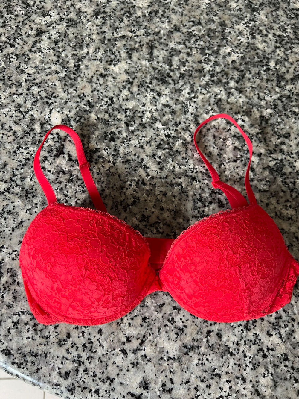 Soutien-Gorge Dentelle Rouge ? Taille 90B ? Neuf Vêtements