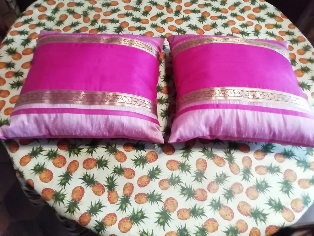 2 coussins neufs style oriental Maroquinerie