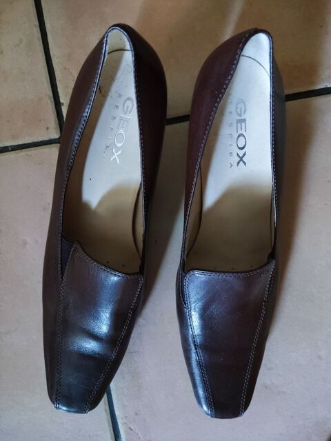 Escarpins Geox marron neufs 32 Meg�ve (74)