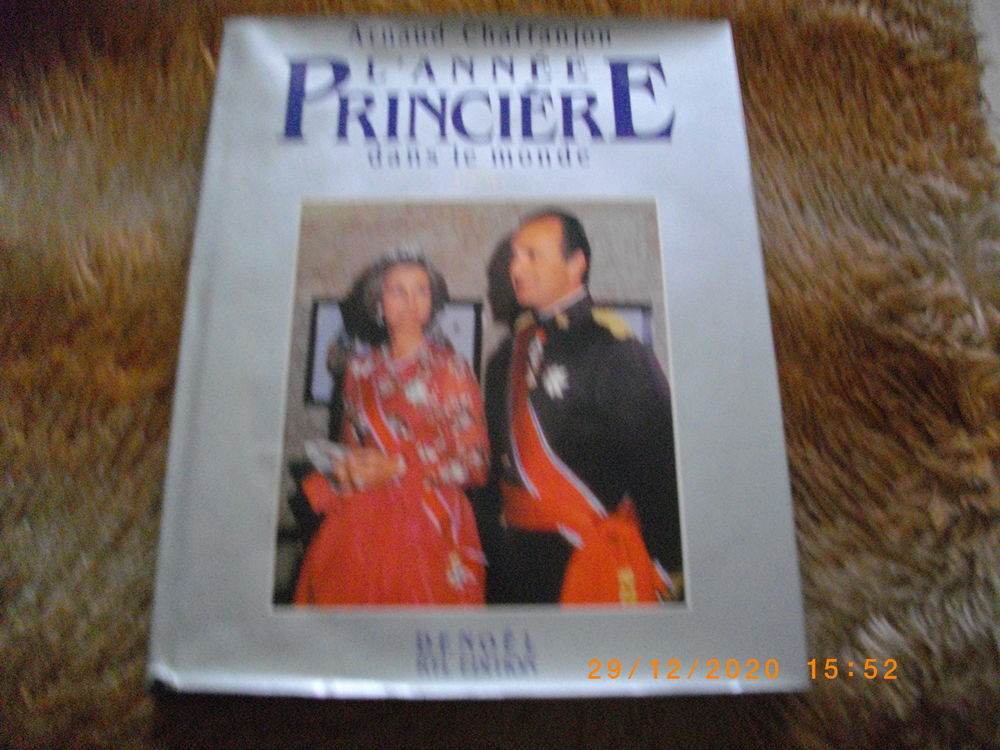 LIVRE : "ANNEE PRINCIERE DANS LE MONDE 1986" Livres et BD