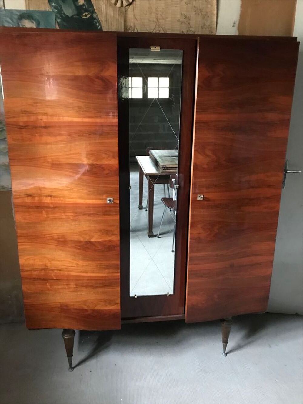 ARMOIRE VINTAGE 2 PORTES + GLACE CENTRALE
STRATIFI&Eacute; TECK Meubles