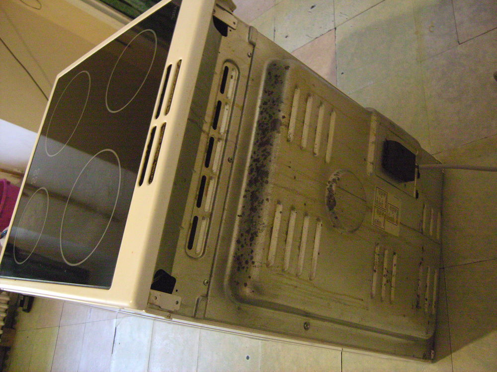 CUISINIERE VITROCERAMIQUE Electroménager