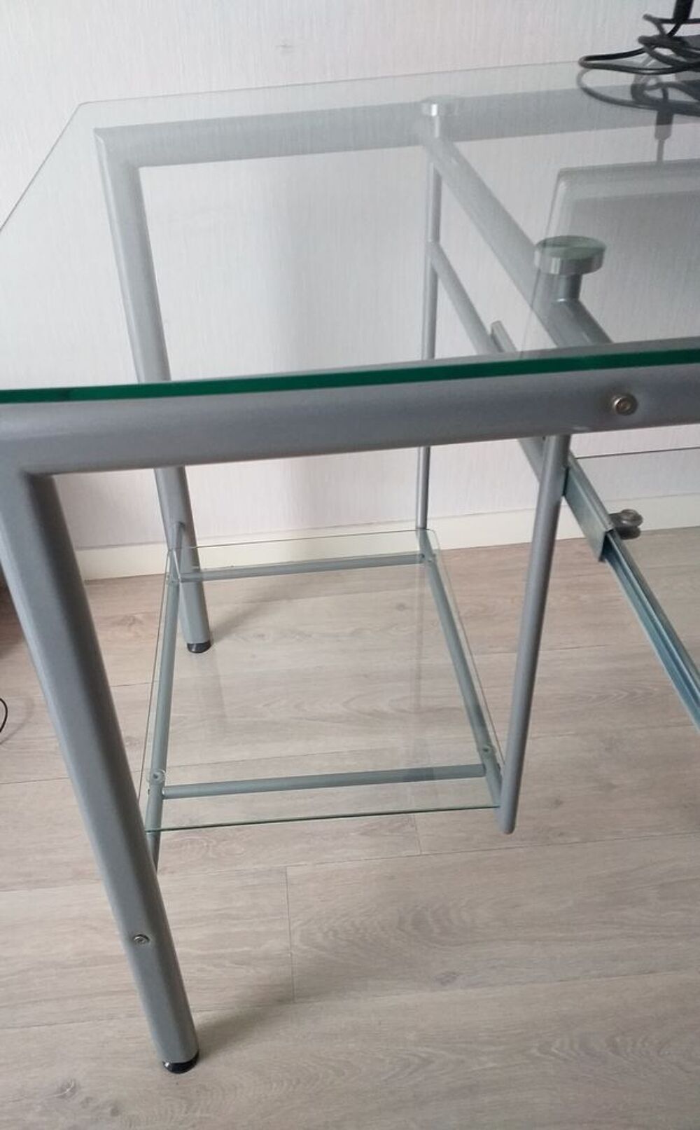 Bureau verre et structure en m&eacute;tal Meubles