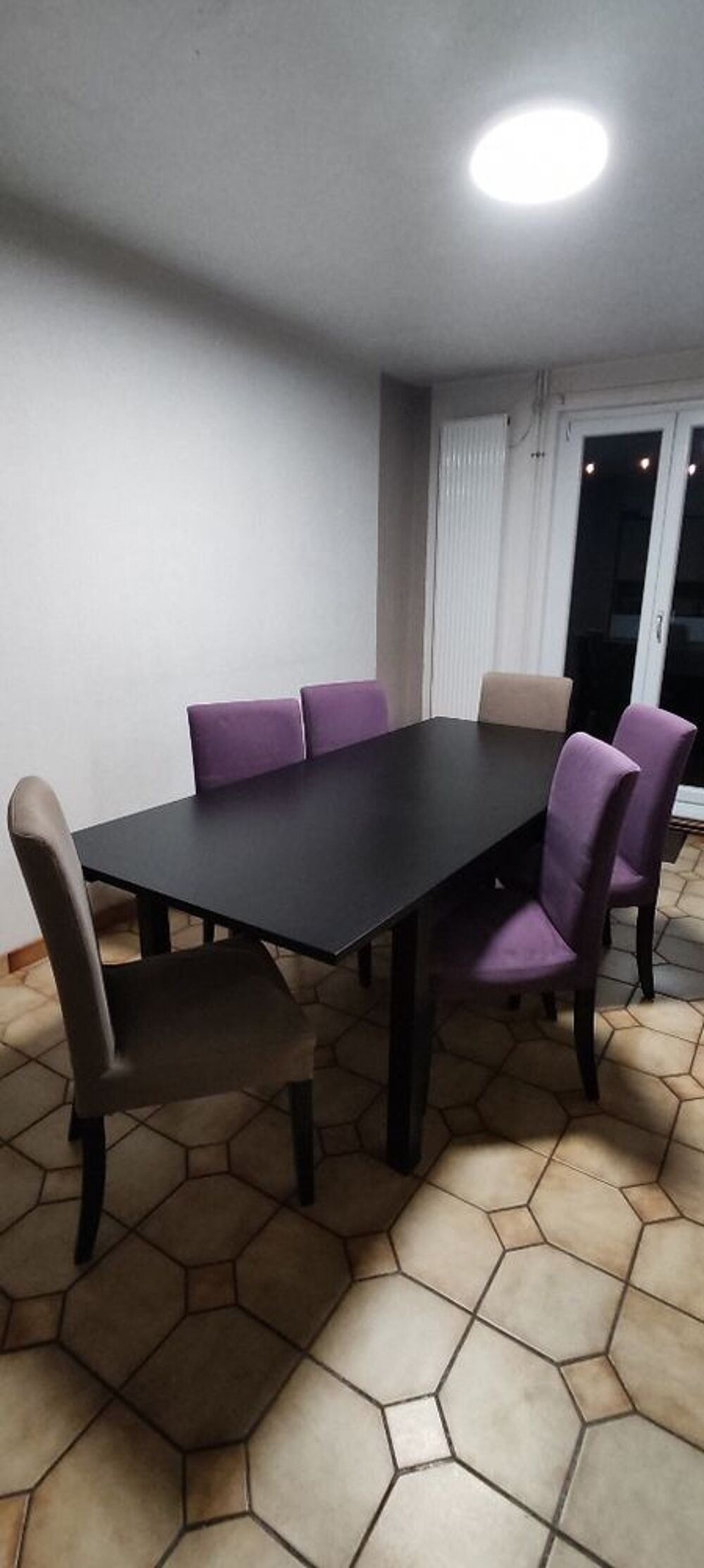 Table 8/10 pers + 6 chaises ikea 120 € Meubles
