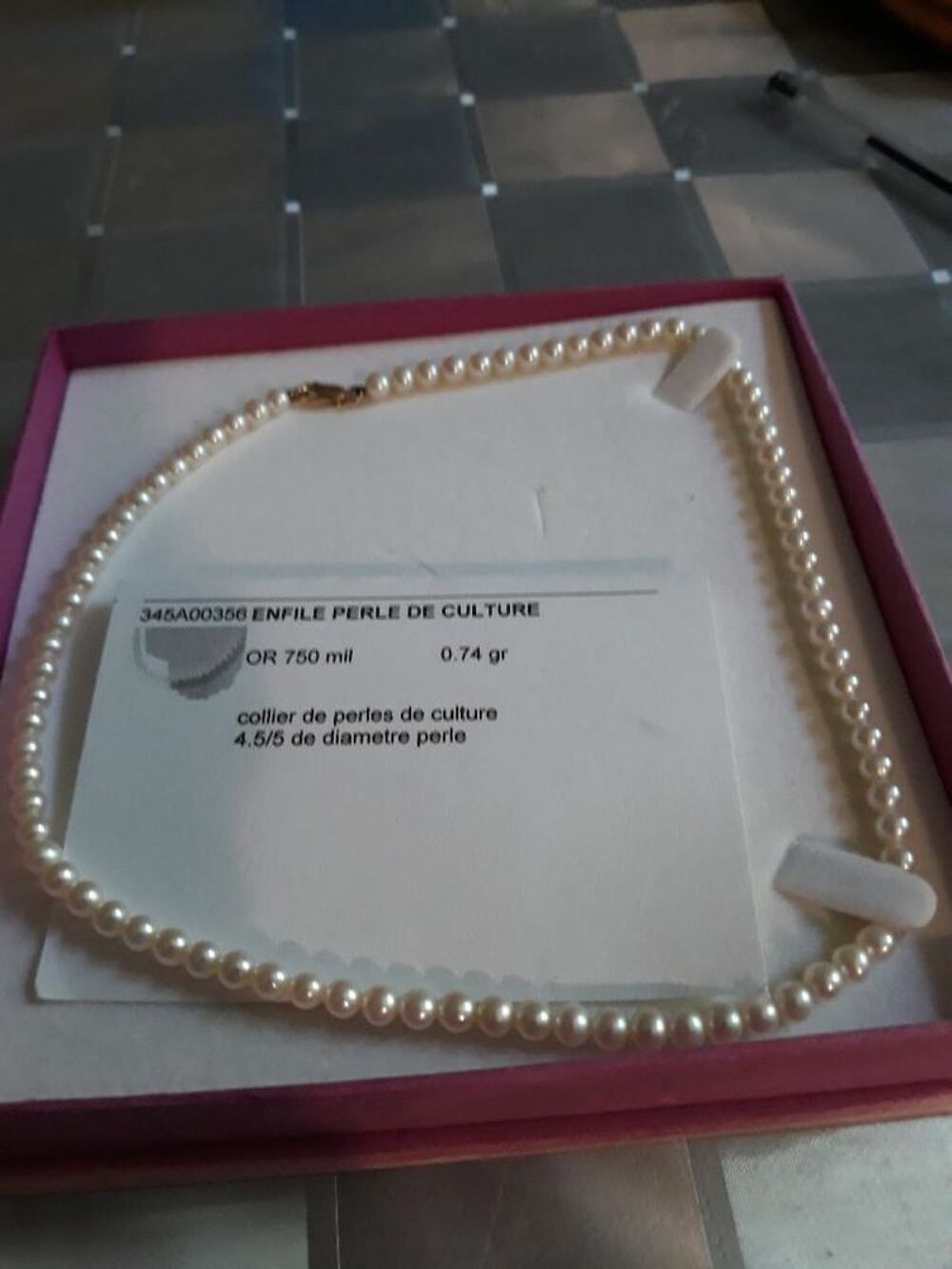 collier en perle veritable avec fermoir en or Bijoux et montres