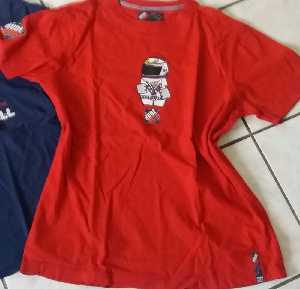 Tee shirt bleu marine ou rouge motifs diff&eacute;rents T M - T 40 Vêtements