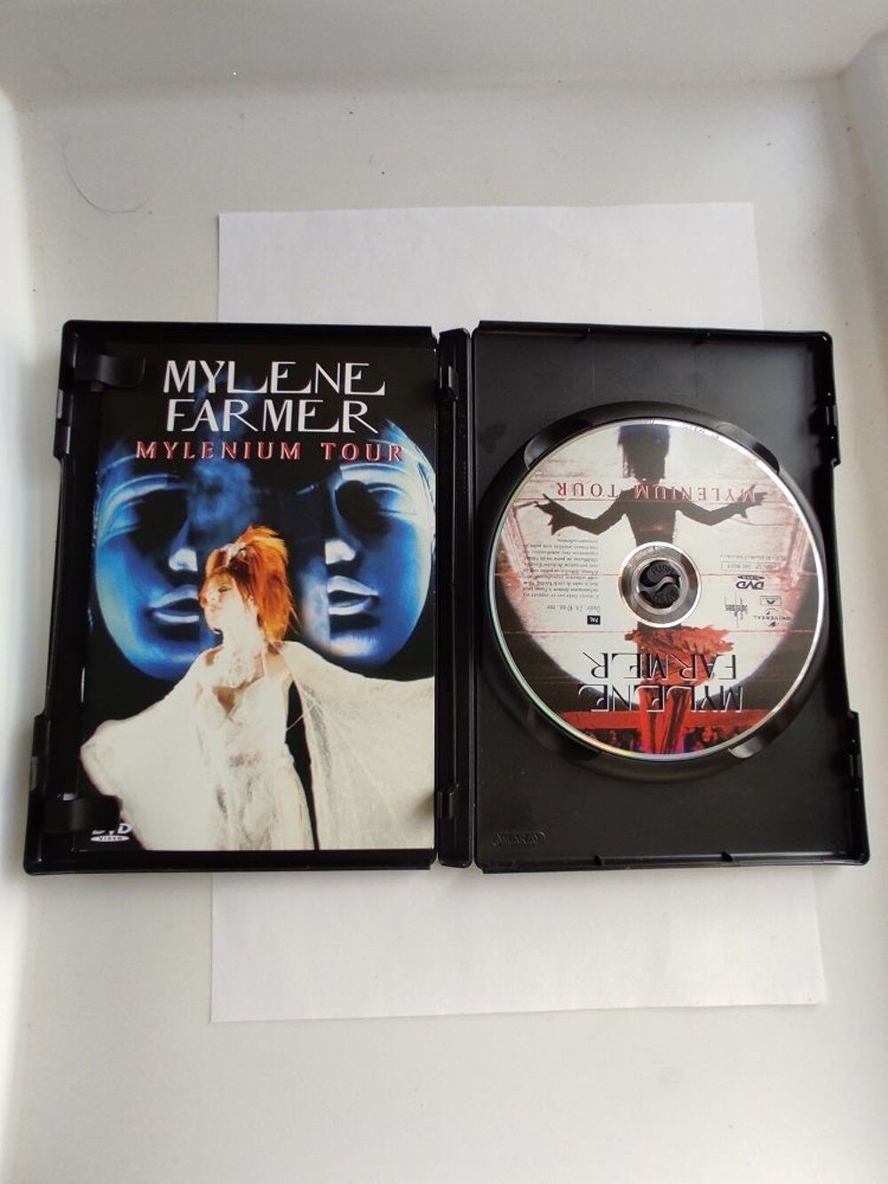 2 DVDs Myl&egrave;ne Farmer Myl&egrave;nium Tour et Musique vid&eacute;o 2&amp;3 DVD et blu-ray