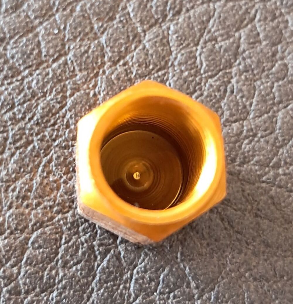 lot de 16 valves pneu pour v&eacute;lo vtt moto voiture 
1,5x1 cm
Sports