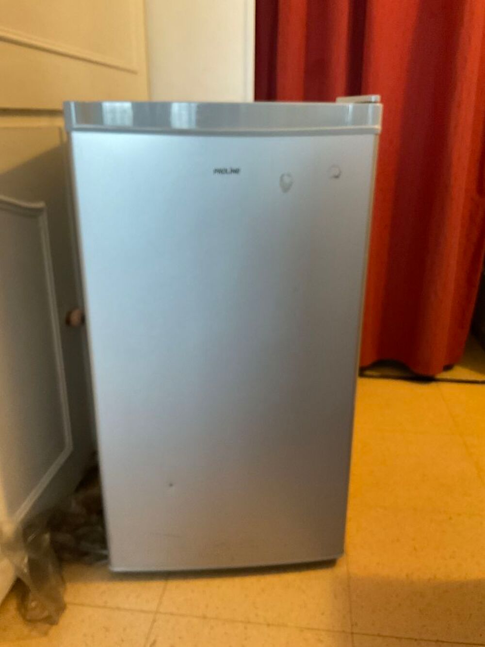 Petit r&eacute;frig&eacute;rateur gris clair proline Electroménager