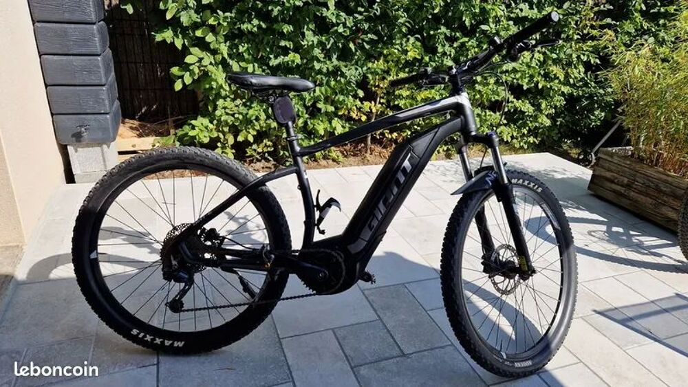 Giant Dirt E tr&egrave;s bon &eacute;tat Vélos