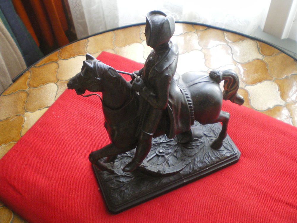Statue de Napol&eacute;on &agrave; cheval. 